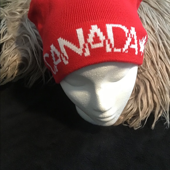 Brand new woollen hats with CANADA 🇨🇦 never worn - Picture 6 of 16